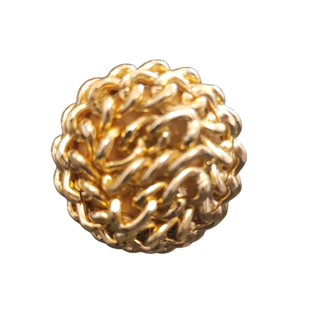 anello realizzato a mano con vortice di catena colore oro, visione frontale