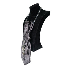Collana Cravatta Gioiello Urban Warrior by claudia de rosa jewelry su manichino visione laterale