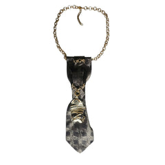 Cravatta Gioiello Mystic Fish gold in pura seta con charm a forma di lisca di pesce